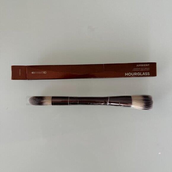 Hourglass No.17 Lighting Edit Vegan Ultra Soft Makeup Brushes - Picture 6 of 9